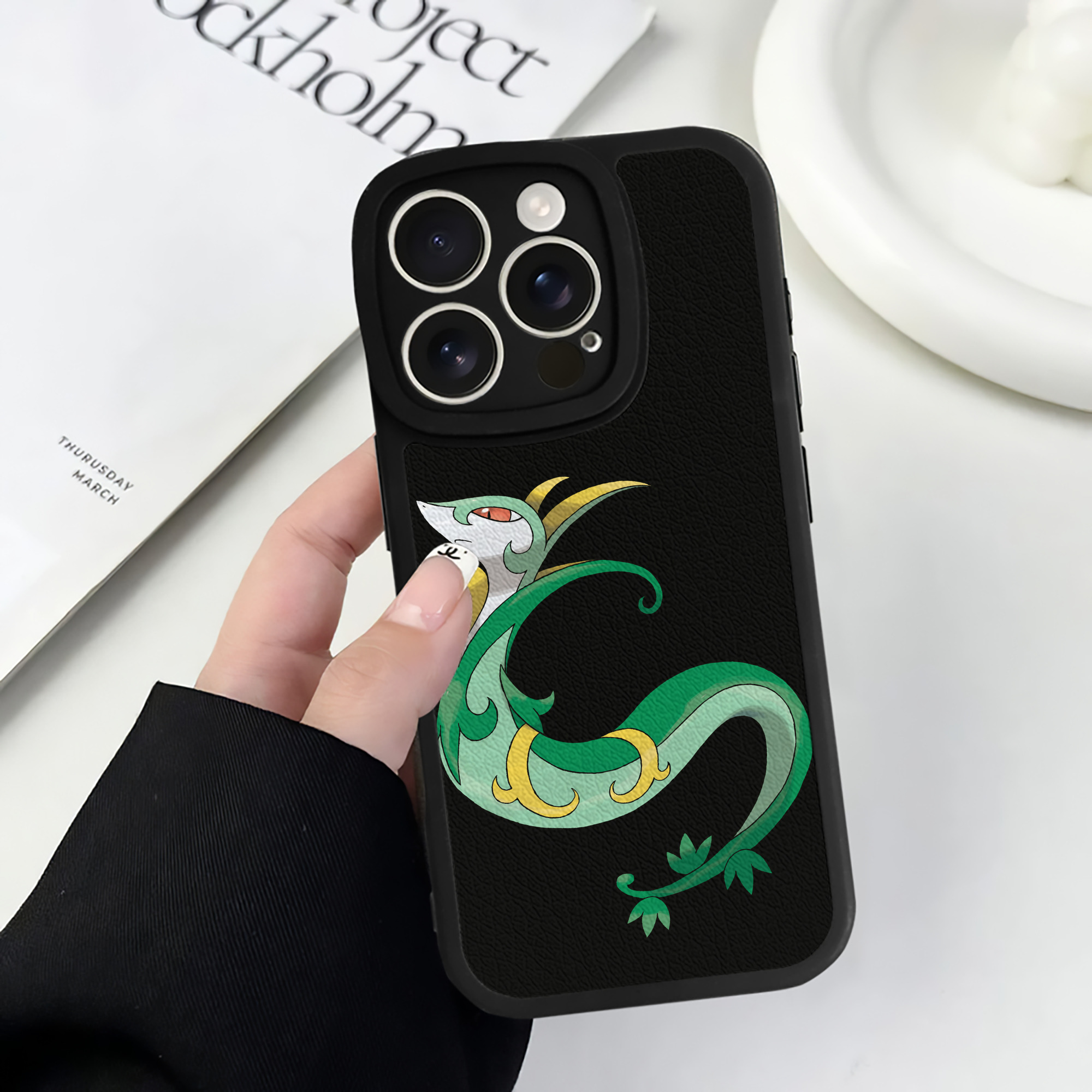 （画像用） ポケットモンスター Pokémon 【iPhone 16シリーズ対応】シリコンスマホケース（レザー調） 材質：シリコン